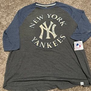 Great Gift - NWT - Genuine MLB 3/4 Sleeve Raglan Sleeve Yankees Baseball T